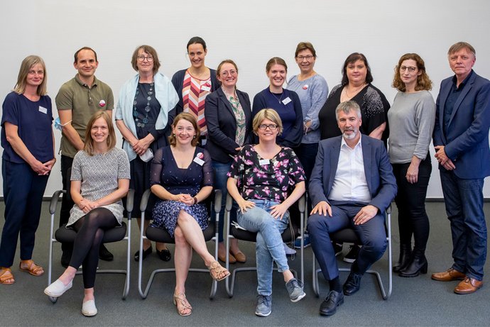 Das Team der Initiative „Stark im Sturm“ möchte die Unterstützung für psychisch oder suchterkrankte Eltern und ihre Kinder voranbringen.