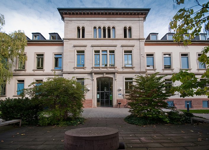 Foto des Klinikgebäudes