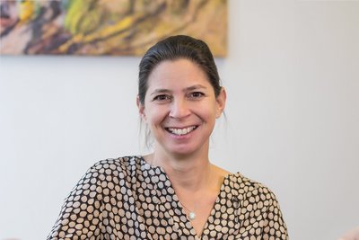 Ein Porträtbild zeigt Prof. Michèle Wessa.