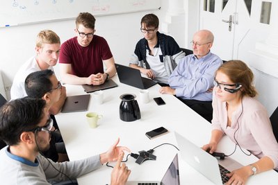 Wissenschaftlerinnen und Wissenschaftler von ZI und KIT planen im Zuge des Relater-Projekts ein tragbares, sicheres und erweiterbares Übersetzungssystem für diagnostische Interviews.