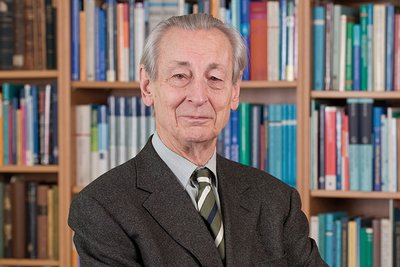 Professor Heinz Häfner's merits go far beyond scientific findings. His commitment has contributed significantly to modernising psychiatric health care in Germany and bringing it up to international standards.