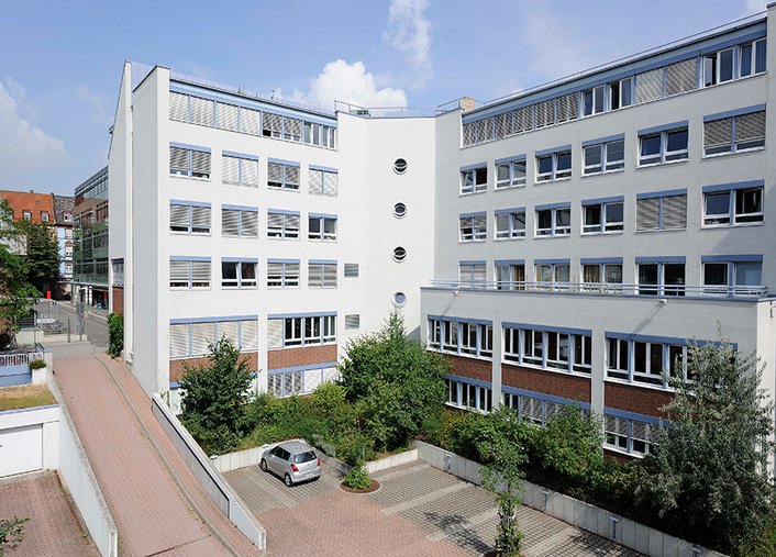 Foto des Forschungs- und Verwaltungsgebäudes