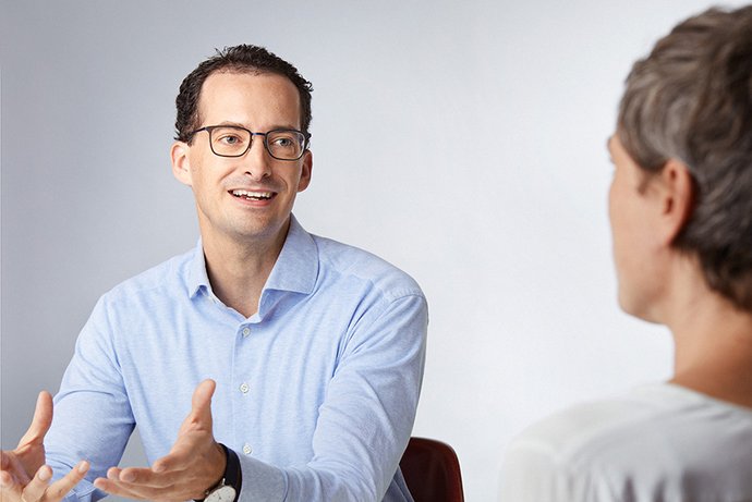 Emanuel Schwarz in conversation