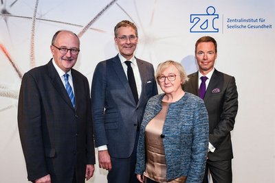 Unter Anwesenheit von Dr. Michael Meister und Theresia Bauer wird das ZIPP von Prof. Dr. Andreas Meyer-Lindenberg und Andreas-W. Möller eröffnet. 