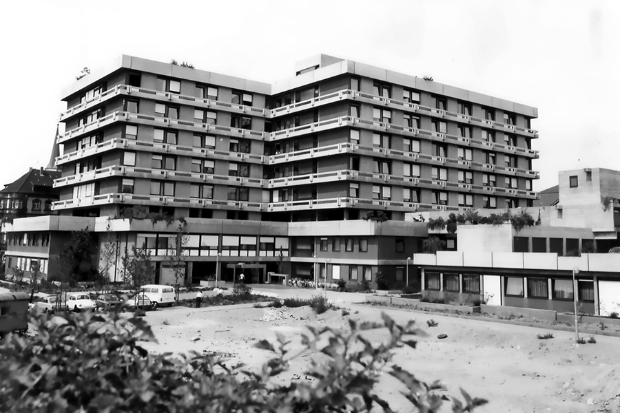 Foto des ZI-Gebäudes von 1975